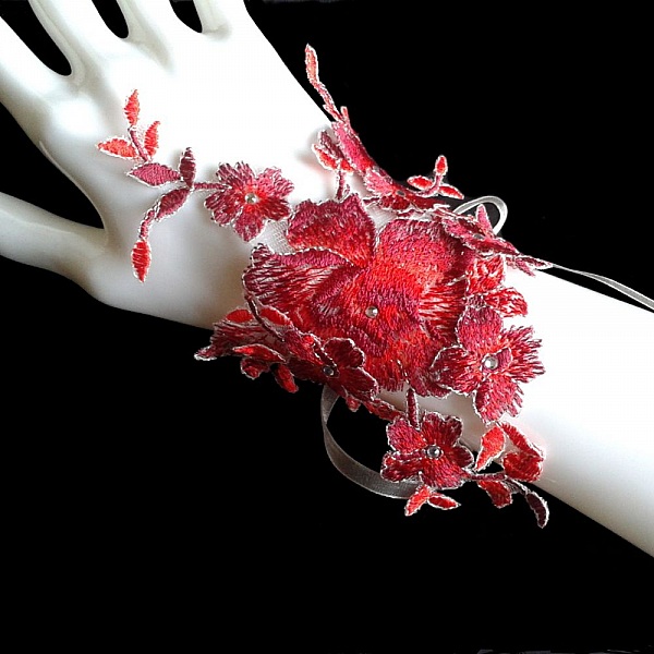 jarreti&egrave;re blanche dentelle et organza fleurs rouges