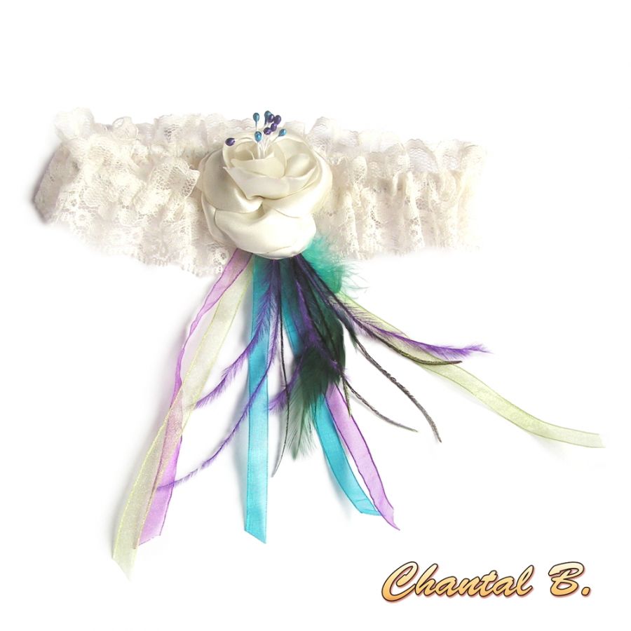 jarreti&egrave;re mariage dentelle ivoire plume de paon et fleur de satin