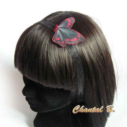 jarreti&egrave;re papillon de soie rouge et noir sur dentelle Rachel noire