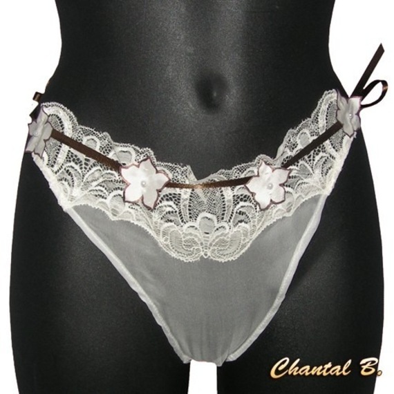 lingerie de nuit mariage Saint Valentin ensemble d&eacute;shabill&eacute; Tara soie  ivoire et string fleurs soie perles