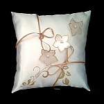 Coussin d'alliances ivoire arabesques or fleurs satin et organza
