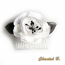 Peigne &agrave; cheveux fleur de satin blanc et noir mariage baroque