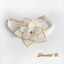 Bracelet adaptable en bandeau cheveux dentelle guipure et sa fleur soie blanche peinte