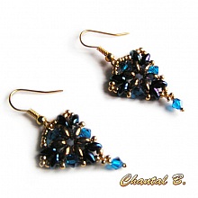 boucles d'oreilles triangle perles cristal Swarovski bleu et bronze dor&eacute;