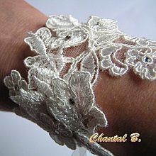 Bracelet dentelle mari&eacute;e ivoire et strass manchette 