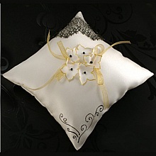 coussin mariage porte alliances satin ivoire dentelle dor&eacute;e fleurs de soie