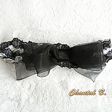 jarreti&egrave;re mari&eacute;e satin blanc dentelle noire Wanda th&egrave;me baroque