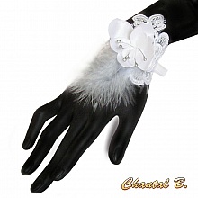 Bracelet manchette mari&eacute;e dentelle et fleur de satin blanc 