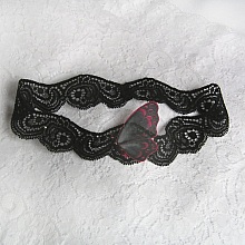 jarreti&egrave;re papillon de soie rouge et noir sur dentelle Rachel noire