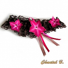 jarreti&egrave;re mariage dentelle chocolat fleurs de soie fuschia