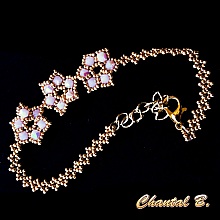 bracelet de mari&eacute;e fleurs de perles roses tiss&eacute;es et dor&eacute;