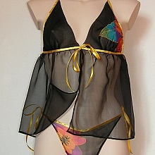 lingerie ensemble d&eacute;shabill&eacute; Caelia mousseline de soie noire et string fleur multicolore
