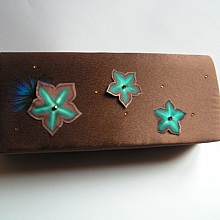 sac pochette de soir&eacute;e ou mariage satin chocolat fleurs soie turquoise strass dor&eacute;s