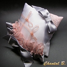 Ensemble coussin mariage romantique porte alliances et jarreti&egrave;re dentelle rose saumon 