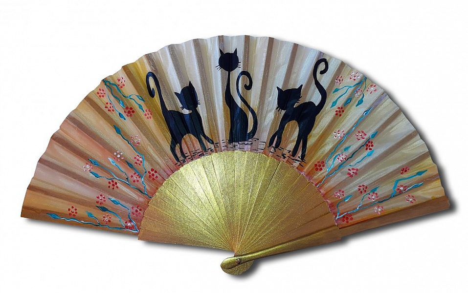 Eventail en soie dessin&eacute; et peint &agrave; la main "Printemps des chats"