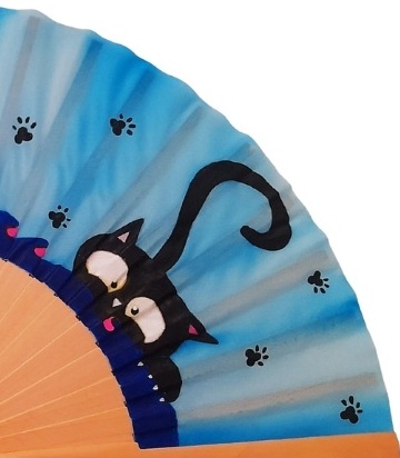 Éventail en soie peint à la main avec motifs chats.