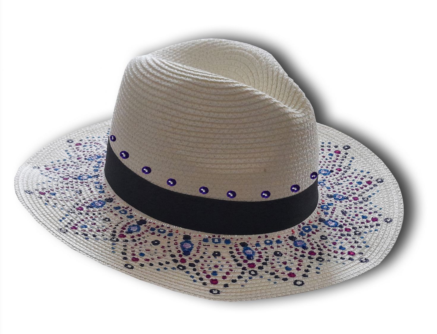 Un joli chapeau style Panama en paille enduite pour une meilleure protection