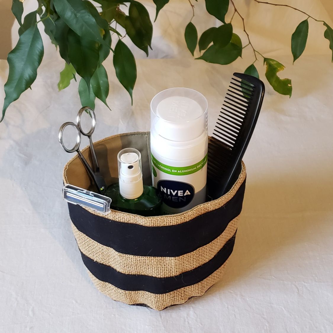 Mini panier de rangement ou cache pot. Accessoire de rangement, &eacute;l&eacute;ment de d&eacute;coration en toile de jute et coton