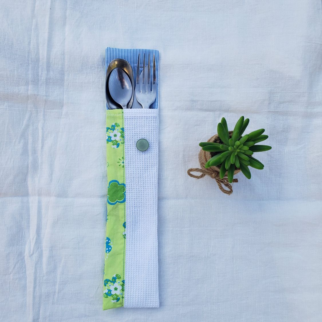 pochette &agrave; couverts en tissu
