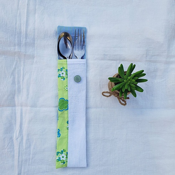 pochette &agrave; couverts en tissu