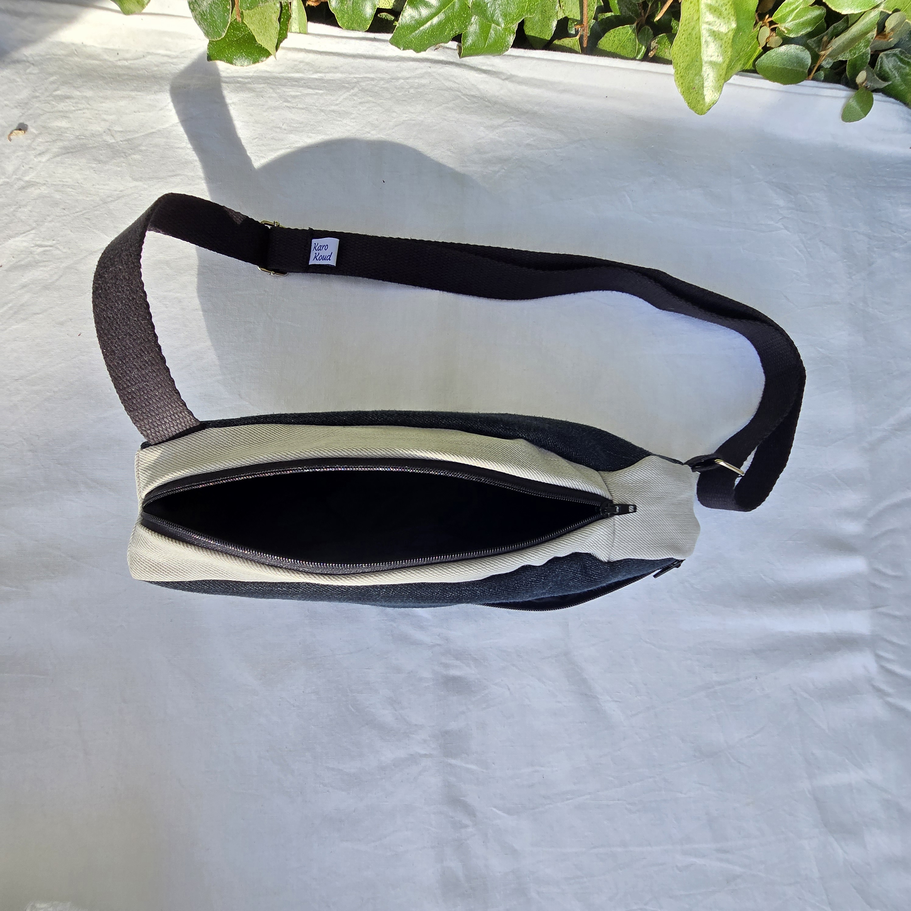 Sac banane r&eacute;invent&eacute;, design unique, en jean upcycling