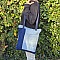 Sac &agrave; bandouli&egrave;re en jean recycl&eacute;  avec empi&egrave;cements bleu fonc&eacute; et bleu clair