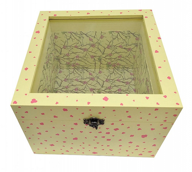 Boîte en bois jaune avec couvercle vitré motif sakura.