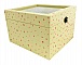 Boîte en bois jaune à motifs fleurs avec couvercle vitré.
