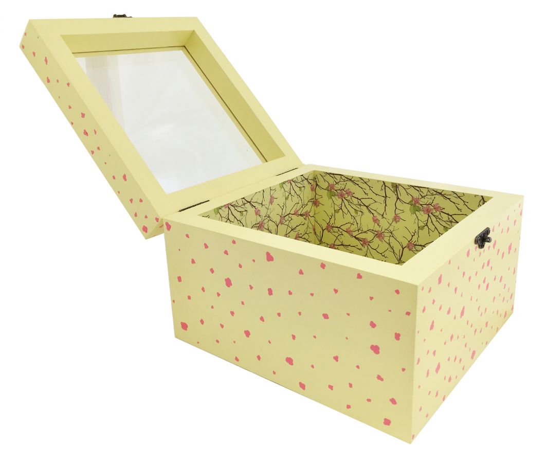 Boîte en bois jaune avec couvercle vitré motif sakura.