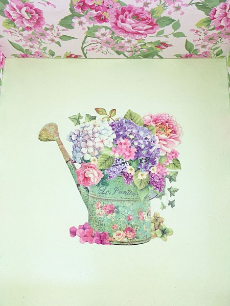 Boite en bois et son couvercle en verre. Model : rose garden