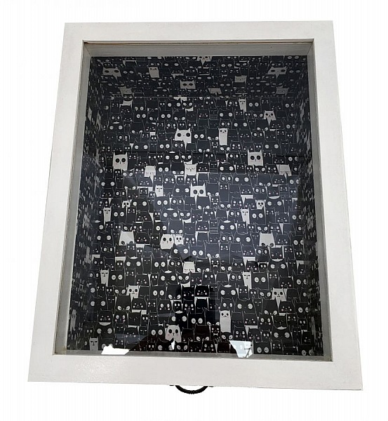 Boite en bois incliner et son couvercle en verre. Model : love cat