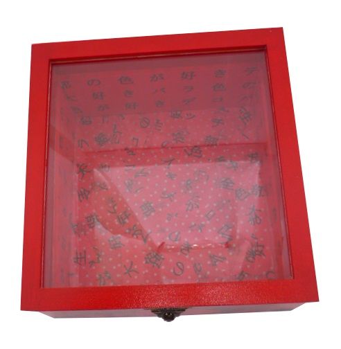 Boite en bois inclin&eacute;e et son couvercle en verre. Model : dragon rouge