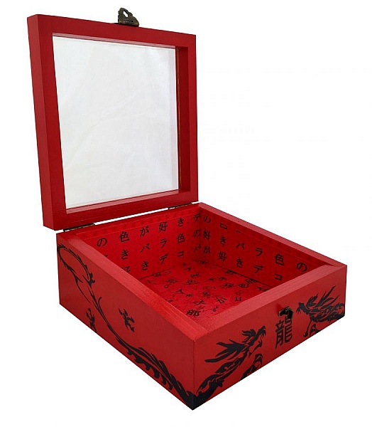 Boite en bois inclin&eacute;e et son couvercle en verre. Model : dragon rouge