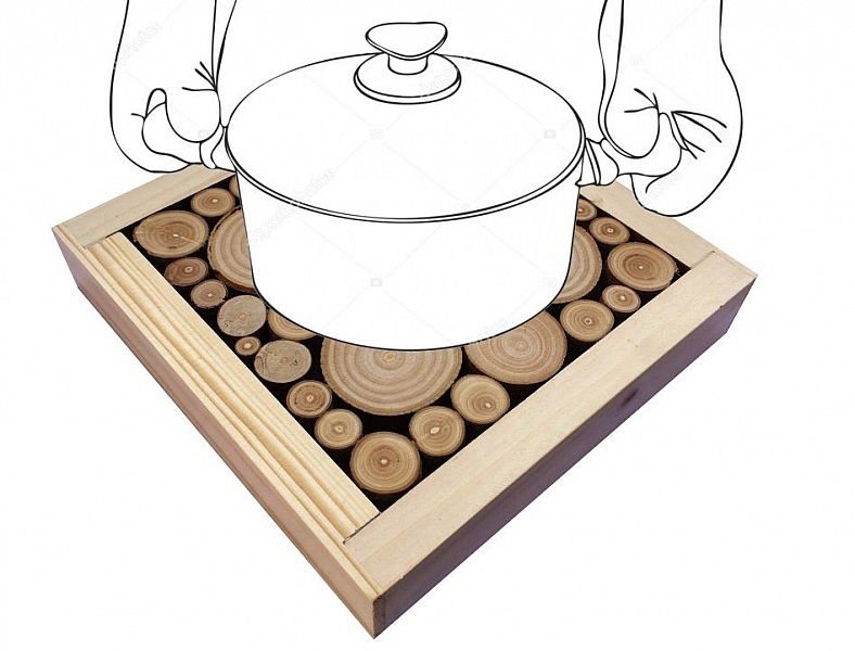 Dessous-de-plat en rondins de bois avec casserole posée dessus.