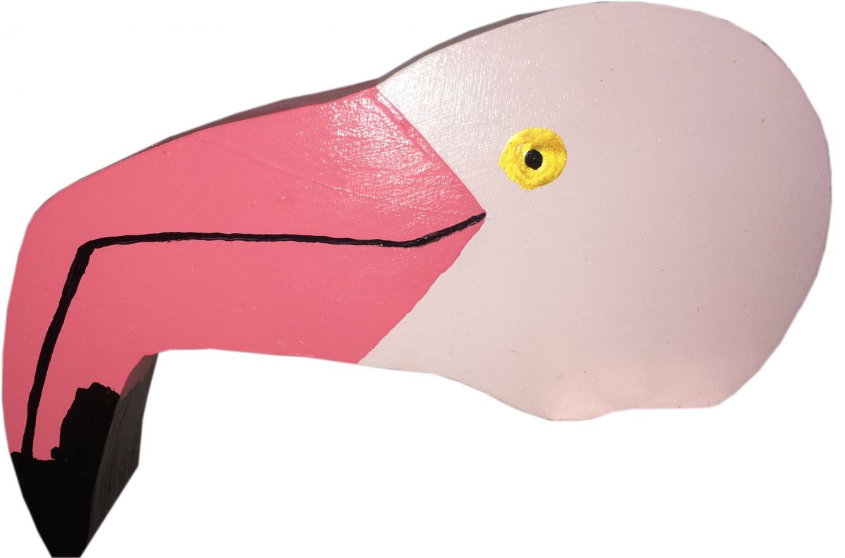 Tête de flamant rose en bois pour porte-essuie-tout décoratif.