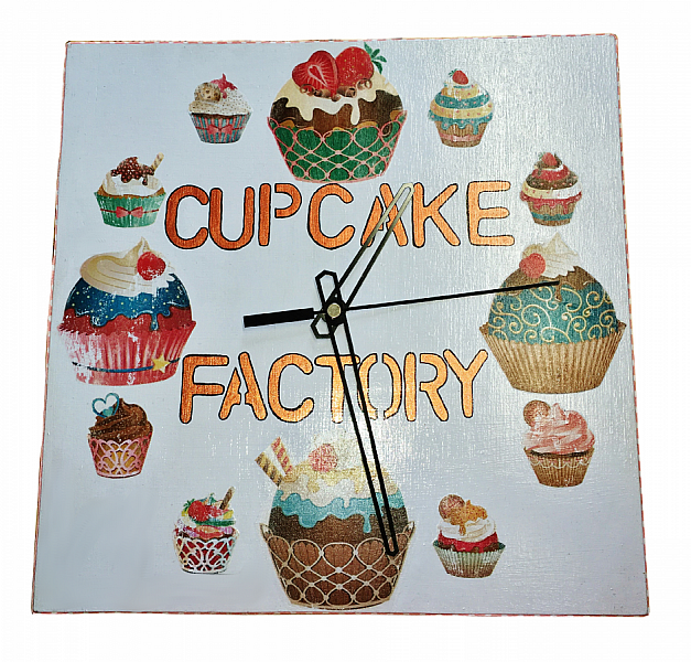 Horloge en bois carrer model "cup-cake" 