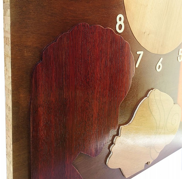 Horloge g&eacute;ante "le baiser"  en bois