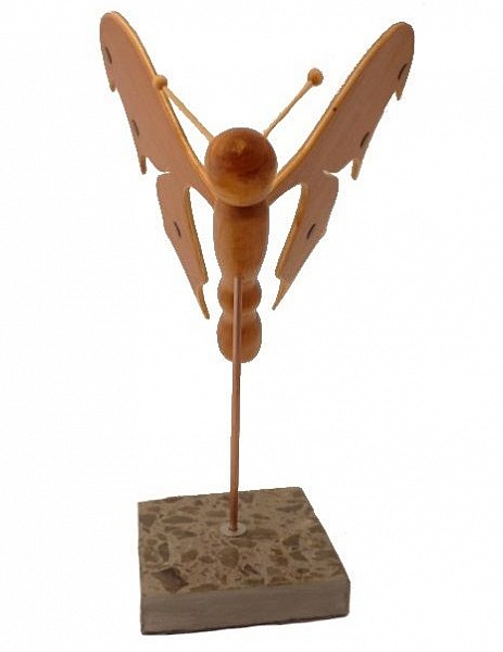 papillon en sapiens, cerisier et h&ecirc;tre petite touche d'&eacute;b&egrave;ne sur socle en marbre italien Terrazzo &agrave; poser sculpture en bois