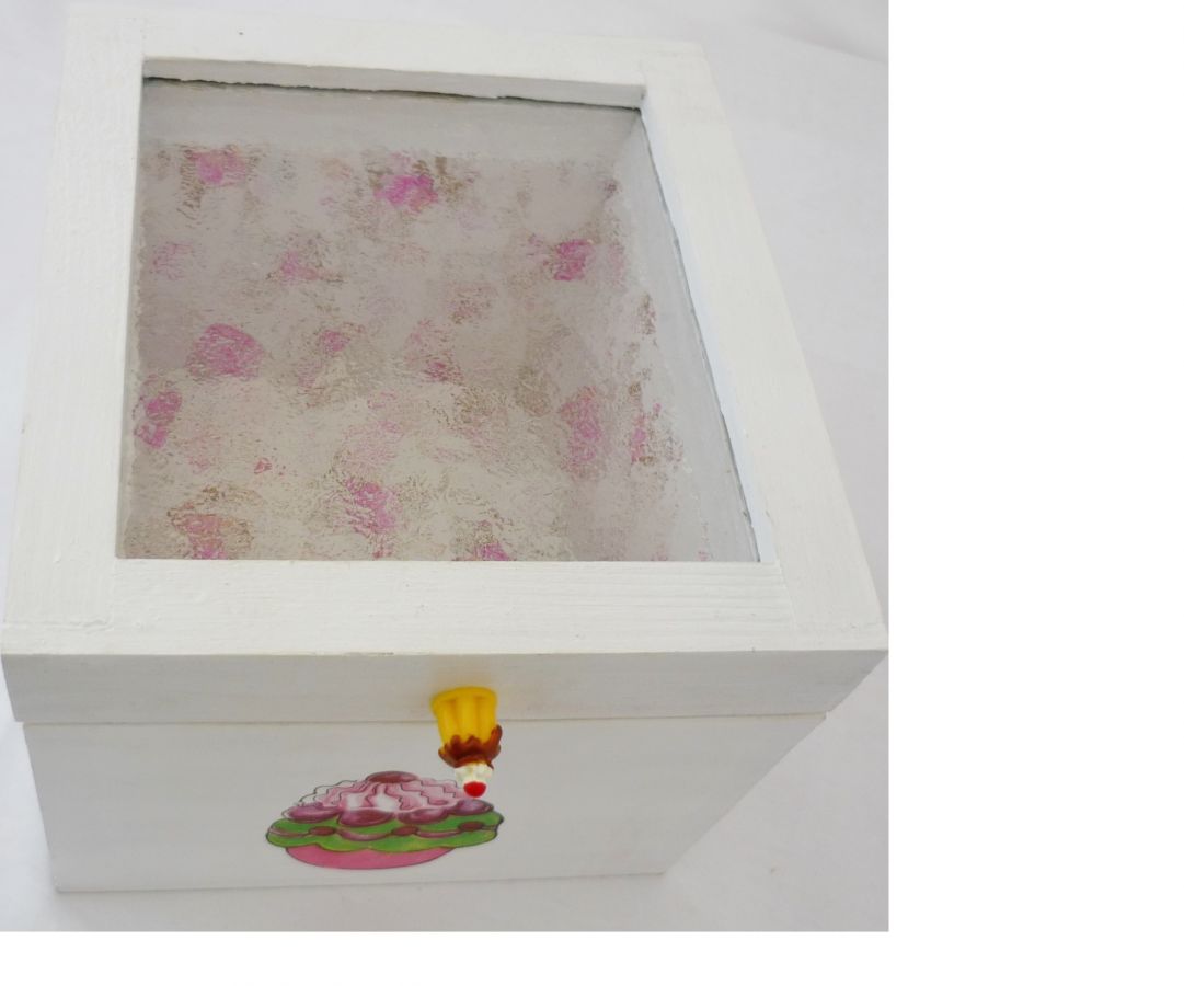 Petite Boite en bois massif d&eacute;cor cupcake blanc
