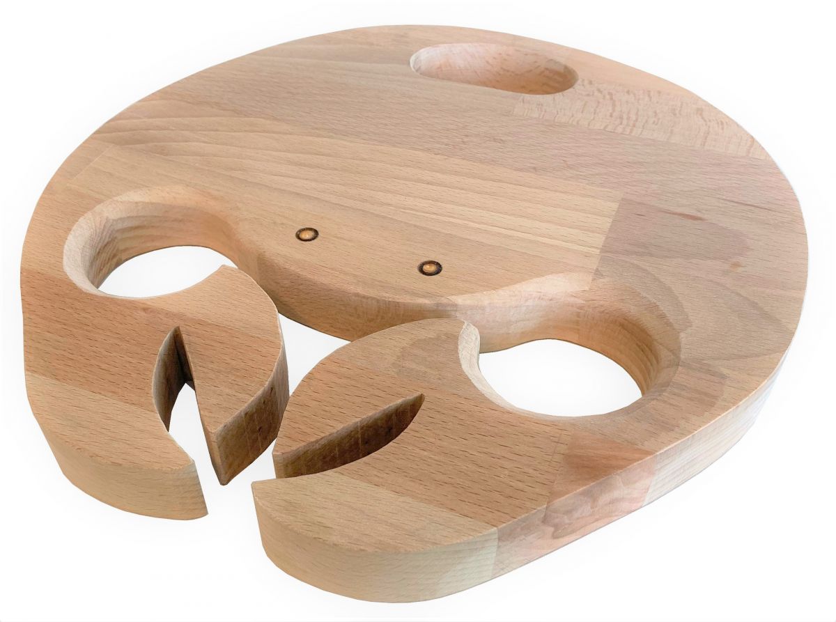 Planche &agrave; d&eacute;couper sp&eacute;cial ap&eacute;ro en bois de h&ecirc;tre naturel FSC model crabe emplacement 2 verres a pieds