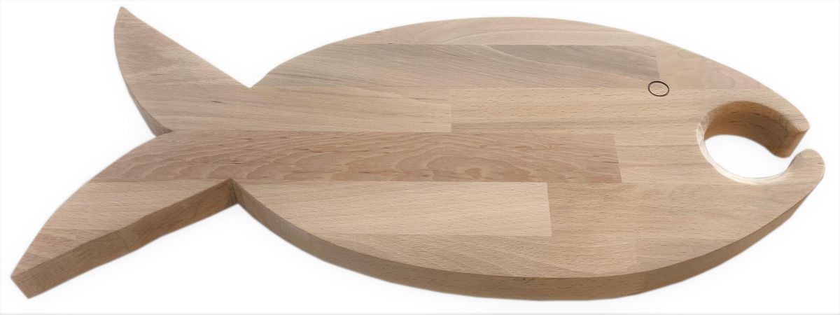 Planche à découper apéro en bois en forme de poisson.