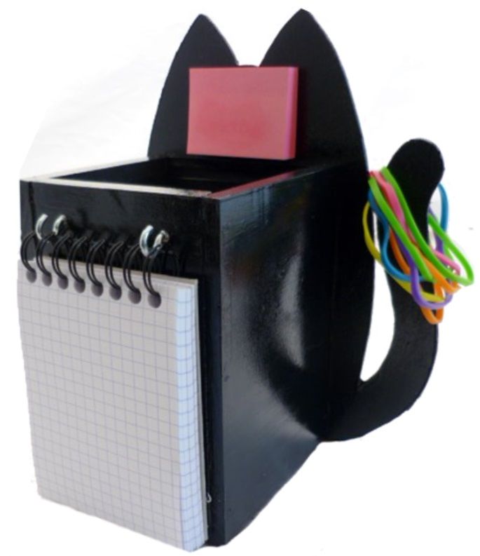 Pot à crayons en bois design chat avec bloc-notes.
