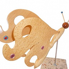 papillon en h&ecirc;tre, c&egrave;dre et lilas sur socle en marbre italien Terrazzo &agrave; poser sculpture en bois
