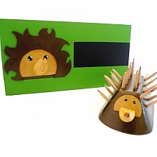 Set de rentr&eacute;e scolaire  en Bois model: H&eacute;risson (Pot a crayon et Porte manteau mural a une pat&egrave;re)