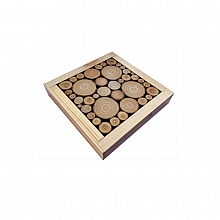 Dessous-de-plat en rondin de bois laurier / noisetier, r&eacute;versible en coupelle d&eacute;cor c&oelig;ur jacquard