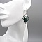 Boucles d'oreilles  en micro-macram&eacute; vert fonc&eacute; avec une perle en malachite