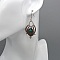 Boucles d'oreilles  en micro-macram&eacute; couleur noisette avec une perle en chrysocolle