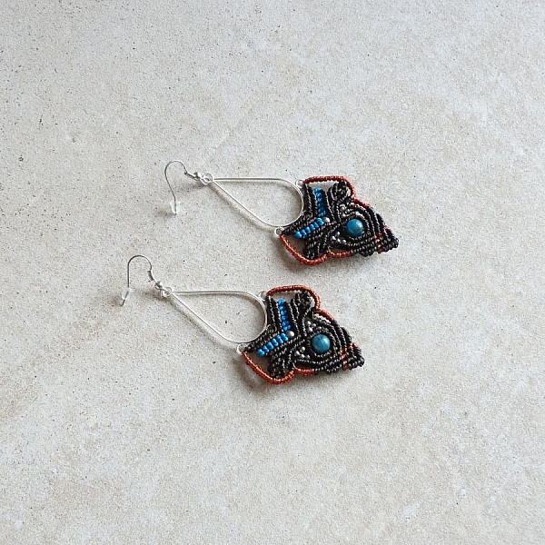 Boucles d'oreilles  en micro-macram&eacute; marron, bleu turquoise, cuivr&eacute;