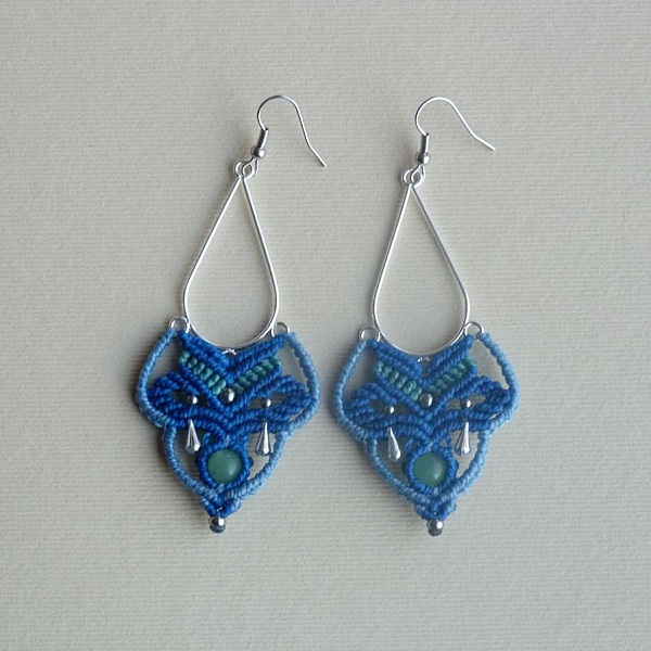 Boucles d'oreilles en micro-macram&eacute;  bleu/bleu ciel/vert turquoise