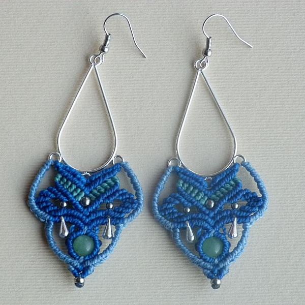 Boucles d'oreilles en micro-macram&eacute;  bleu/bleu ciel/vert turquoise